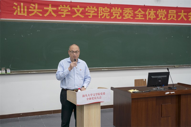 李浩涛主持大会.jpg